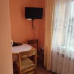 Pokój nr 2 – 2-osobowy z balkonem i prywatną łazienką